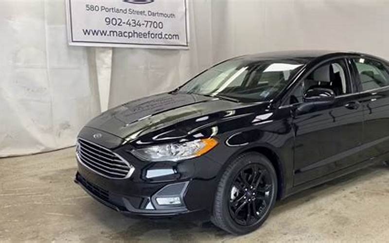 Ford Fusion Black Features