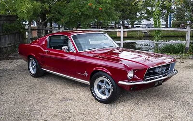 Ford Mustang Fastback V8