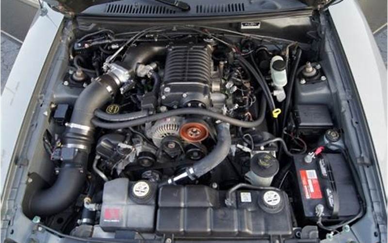 Ford Mustang Saleen 2002 Engine