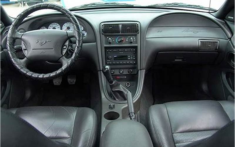 Ford Mustang Saleen 2002 Interior