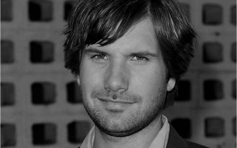 Jon Lajoie Net Worth: How Much is the Comedian and Musician Worth?