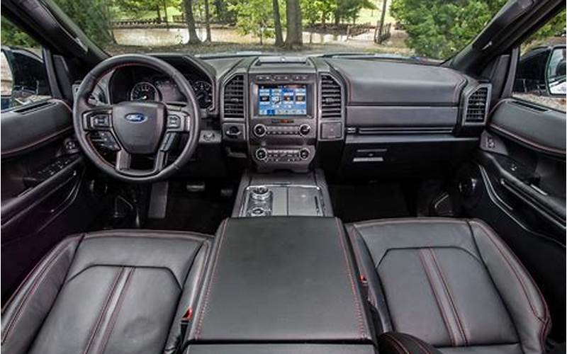 Lifted Ford Expedition El Interior