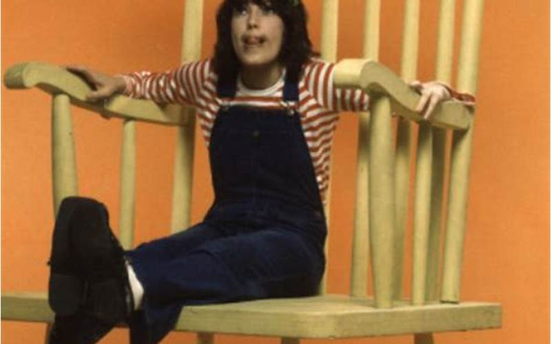 Lily Tomlin’s Big Rocking Chair: A Unique and Iconic Piece