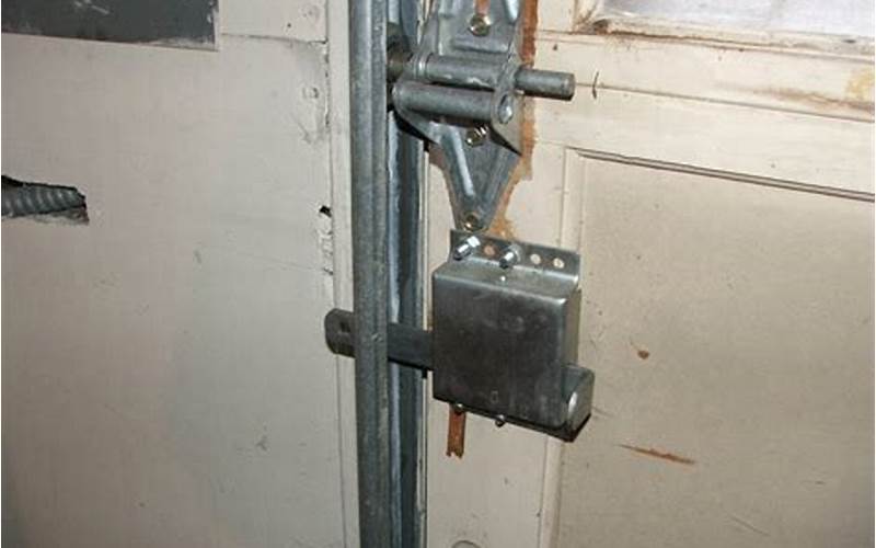 Manual Door Lock Mechanism