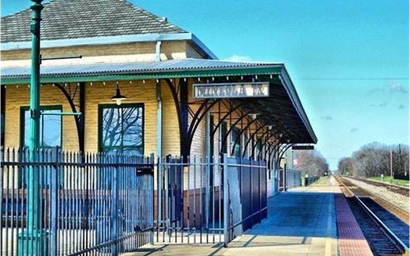 Mineola Train Station Tips