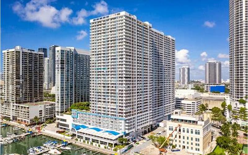 2121 North Bayshore Drive: A Guide to Living in The Heart of Miami