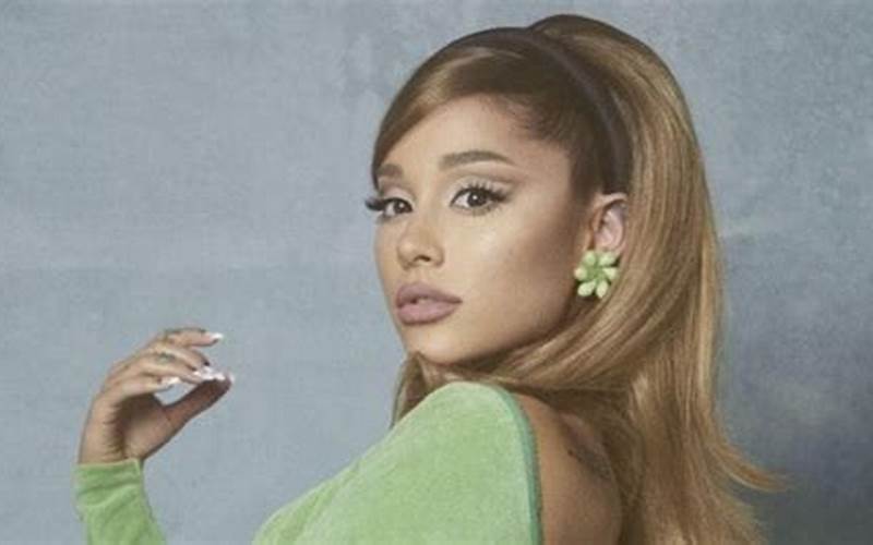 Is Payola Grande related to Ariana Grande?