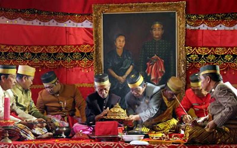 Peran Pemerintah Dalam Menjaga Adat Istiadat