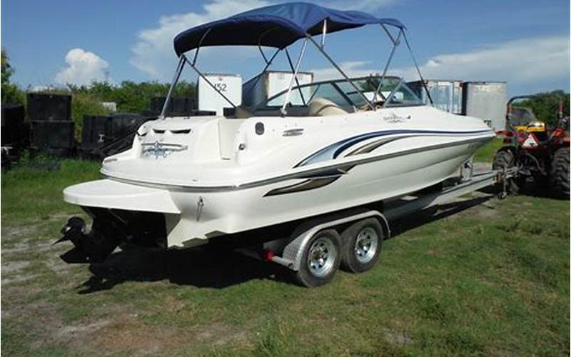 Sea Ray 210 Sundeck: The Perfect Boat for a Relaxing Day on the Water