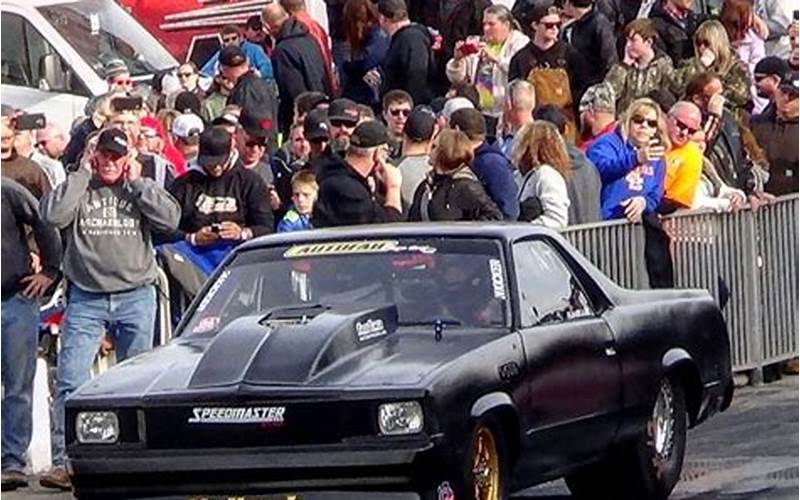 Street Outlaws Crowd