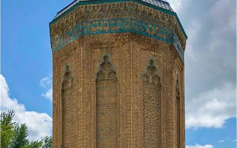 The Mausoleum Of Momine Khatun