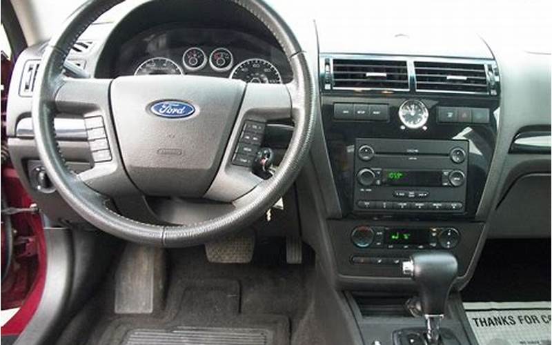 White Ford Fusion 2007 Interior