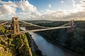 Hermosa vista superior foto de clifton down bridge corriendo sobre un ...