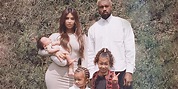 El posado familiar de Kim Kardashian y Kanye West con sus tres hijos ...