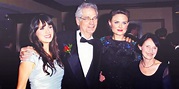 Zooey & Emily Deschanel with their parents | Emily deschanel, New girl ...