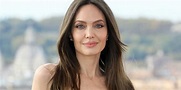 Angelina Jolie aposta per la tendència en bosses XXL d'aquest 2023
