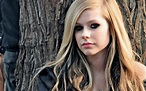 Avril Lavigne Bio, Dead or Alive, Age, Height, Net Worth, Husband and ...