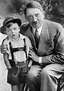 Con el niño de Hitler, que tiene 83 años | Crónica | EL MUNDO