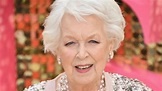 Die britische Film-Ikone June Whitfield (93) ist verstorben! | Promiflash.de