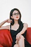 組圖：趙麗穎最新時尚大片釋出 戴眼鏡酷拽高冷禦姐範十足 - 新浪香港