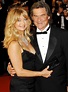 Kurt Russell Spouse / Goldie Hawn turns heads as she steps out for ...