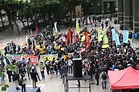 民陣百人衝出示威區 警方一度舉黃旗警告 - 香港經濟日報 - TOPick - 新聞 - 社會 - D170326