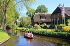 Visit Giethoorn, the picturesque Dutch village with no roads - Bunch of ...