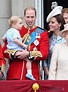 Los Duques de Cambridge con su hijo Jorge de Cambridge en el Trooping ...