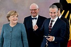 Schauspieler: Matthes mit Verdienstkreuz geehrt - Merkel im Publikum ...