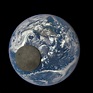 Eindrucksvolle Bilder: Der Mond zieht über die Erde hinweg - Weltraum ...