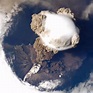 Así se ve la erupción de un volcán desde el espacio
