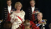 Kong Olav og Vigdis Finnbogadottir taler under middag på Slottet - NRK TV