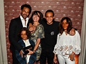 Photo : Tomer et Sandra Sisley avec les enfants Dino, Liv Shaya et ...