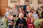 Rainha Elizabeth II é lembrada em seu aniversário em foto com netos e ...