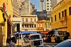 Rua 25 de Março - O paraíso das compras no coração de São Paulo - Go Guides
