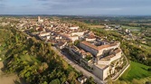Le village de Lectoure en vue aérienne par drone