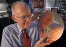 “摩尔定律”发明者戈登·摩尔去世，享年94岁｜硅基世界_凤凰网