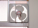[DIY] 安裝排風扇讓房間空氣對流散熱，夏天省電不用吹冷氣 - G. T. Wang