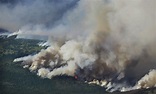 Massive wildfire burns 100 homes in Washington; town evacuated - CBS News