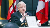 Bundeskanzler-Helmut-Schmidt-Stiftung: Helmut Schmidt