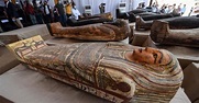Más de 50 sarcófagos con momias de hace 2,600 años son encontrados en ...