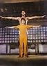Bruce lee standing in front of Kareem Abdul-Jabbar. (Game of Death) : r ...