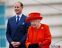 La Reina Isabel y el Príncipe Eduardo en la presentación de Queen's ...