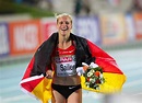 Die badischen Leichtathleten gratulieren Verena Sailer zum Titelgewinn ...