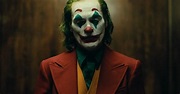 Joaquin Phoenix se transforme dans le trailer fou du Joker | Premiere.fr