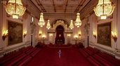 BBC - The Queen's Palaces (2011) / AvaxHome
