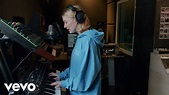 Astrid S - Expiration Date_Demo_V2.wav (Official Live Video) - YouTube