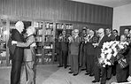 DDR-Fotoarchiv: Berlin - 08.10.1986 Erich Honecker gratuliert Günter ...