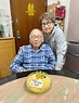 俞明97歲生日精神奕奕 疫情擾亂生活習慣變得貪睡 - 本地 - 明周娛樂