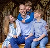 Família Real divulga foto inédita de príncipe William com os três ...